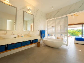 6 Bedroom Villa