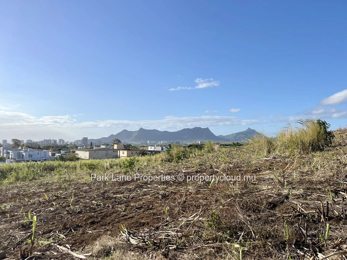 Terrain Agricole de 12 Acres en Zone Industrielle à Vendre – Idéal pour Entrepôts à Phoenix
