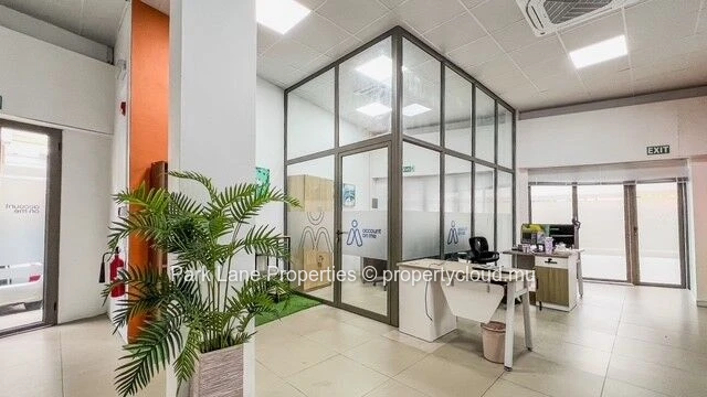 High exposure commercial building in the heart of Quatre Bornes – Exceptional visibility 