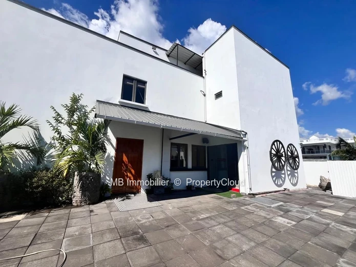 Immeuble comprenant 4 appartements à vendre - Mont Choisy