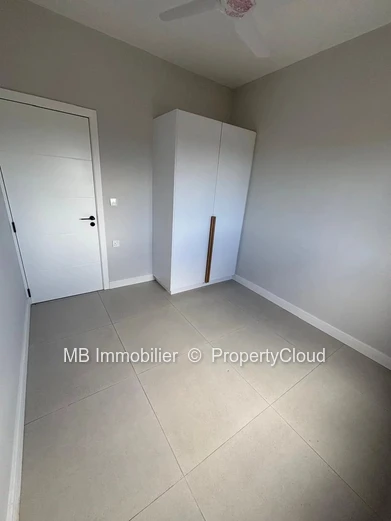 Appartement R+2 en vente.