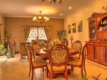 5 Bedroom House