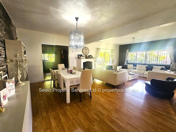 Charming spacious 4 Bedroom House for Sale in Floreal