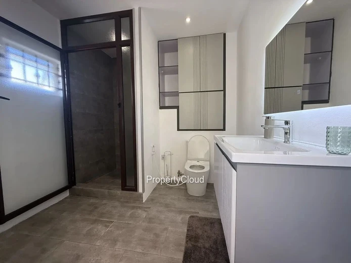 À Louer - Duplex De 3 Chambres - Grand Baie