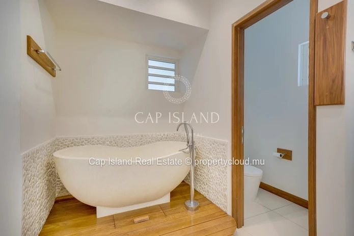 Cap Malheureux - Apartment with lagoon view, 30 meters from its private beach