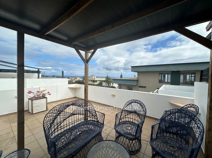 Duplex moderne de 3 chambres avec piscine privée à louer à Flic en Flac