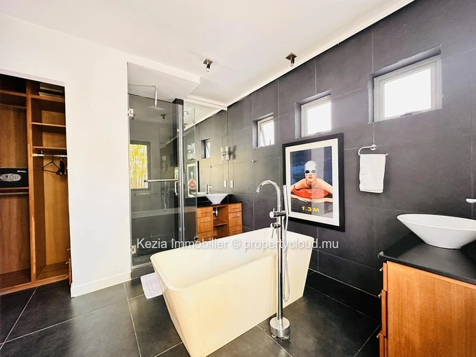 Exceptional Villa With Direct Beach Access