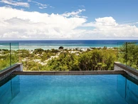Élégance sereine : Appartement de luxe avec piscine privée et vue panoramique