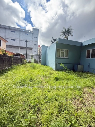 30m from Vacoas Main Road – Large Plot + HouseCharming Family Residence with Commercial Potential – Heart of Vacoas