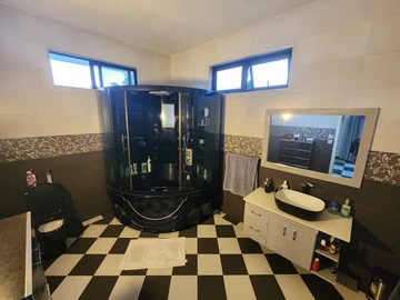 6 Bedroom Townhouse, Duplex
