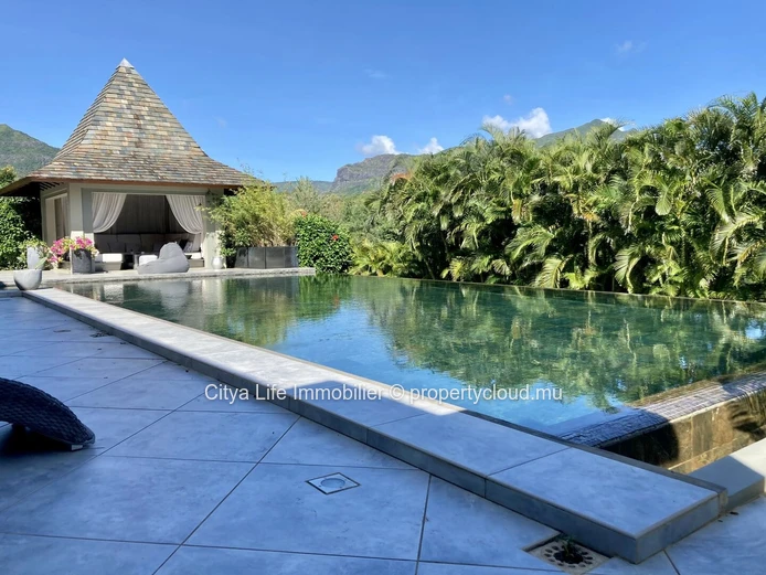 Villa Contemporaine de Luxe à Vendre à Rivière Noire, Île Maurice