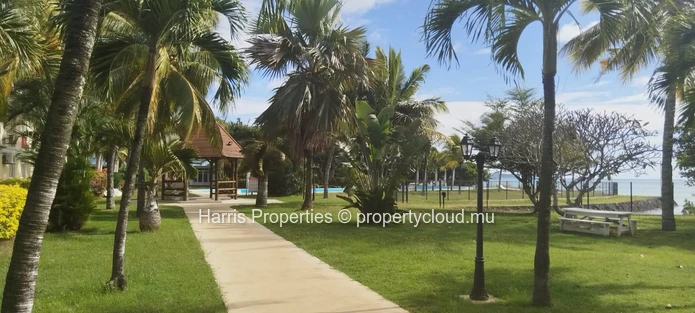 Beachfront house for sale in a secure residence in Calodyne