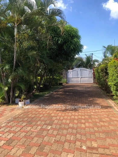 À vendre – Grande Maison à Pointe aux Sables avec piscine