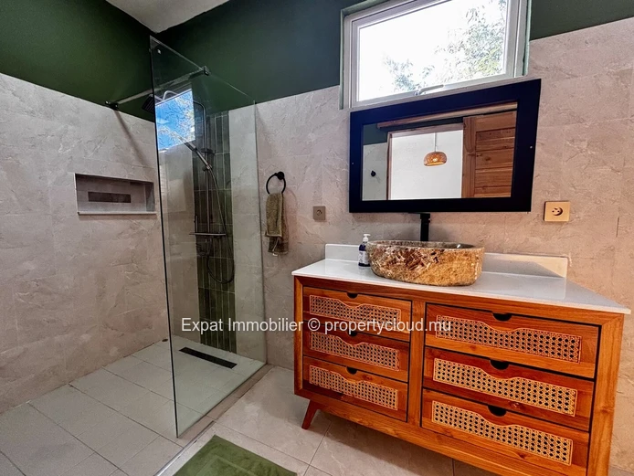 Villa Neuve 3 Chambres En Suite Avec Piscine – Pereybère