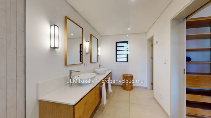 À louer – Appartement 3 chambres en suite en bord de rivière à Rivière Noire, Île Maurice