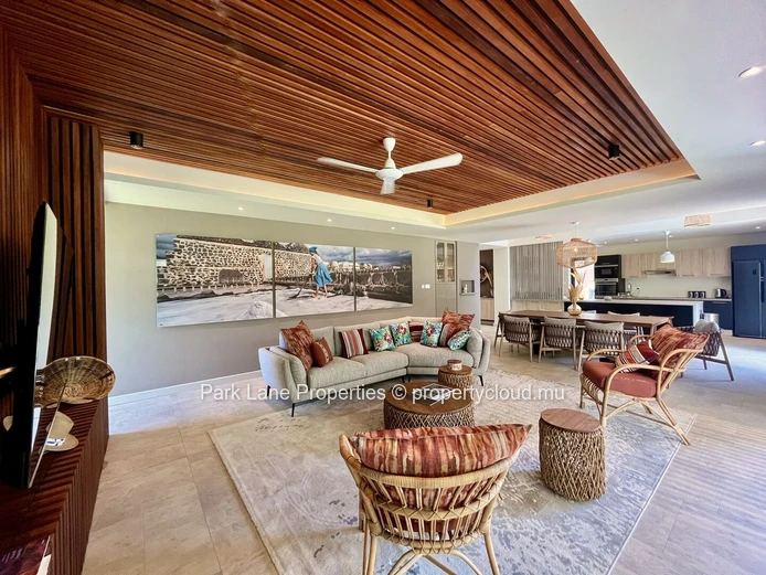 Luxueuse villa de golf contemporaine en vente meublée au sein de Heritage Villas Valriche