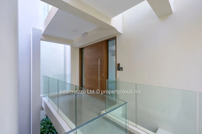 Appartement à Vendre Pointe aux Canonniers – Rooftop Privatif avec Piscine, Vue Mer, Résidence Premium | Accessible É...