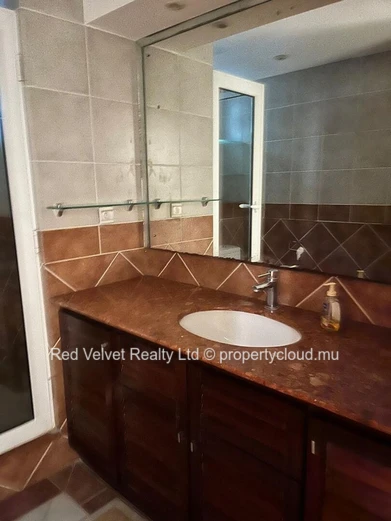 Appartement au rez-de-chaussée à vendre à Floréal | 2 chambres | Véranda spacieuse