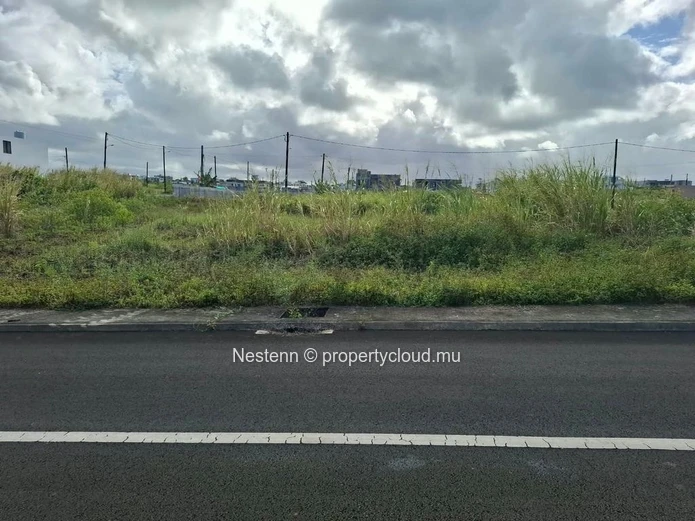 Land of 337.9 m² in Morcellement Greenview.