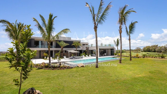 Une icône architecturale unique avec vue panoramique sur le golf et l'horizon