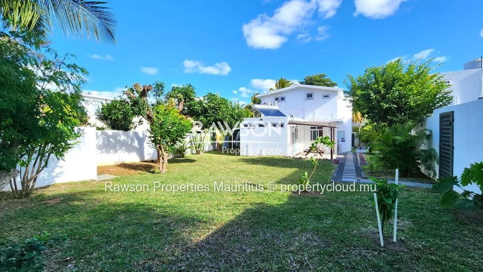 3-Bedroom Villa | Large Garden | Beach On Foot | Pointe Aux Canonniers