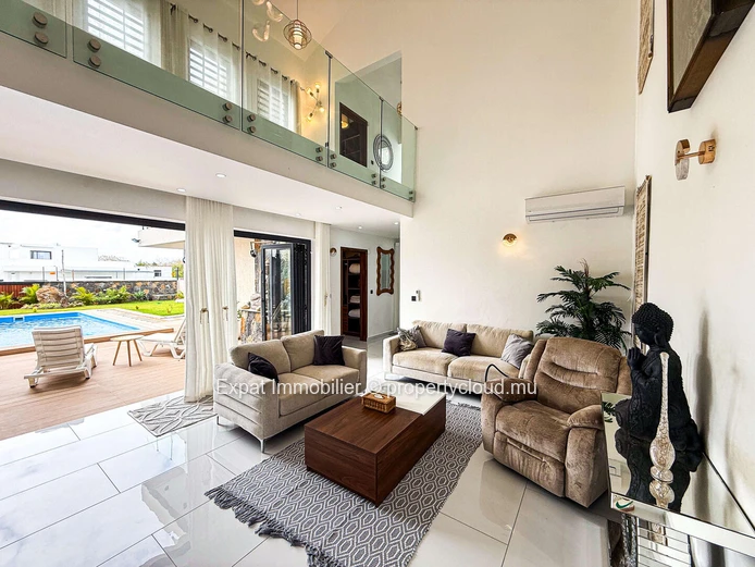 Exceptional Villa With Generous Spaces – Péreybère