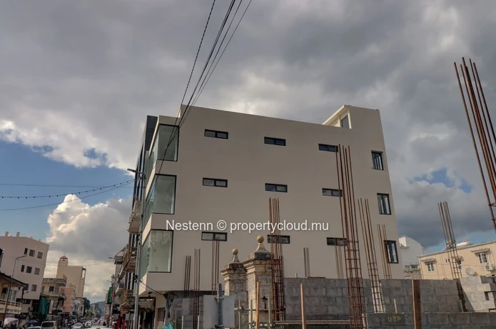 Investissez au cœur de Port-Louis: Bâtiment commercial moderne – Emplacement stratégique, prêts à exploiter