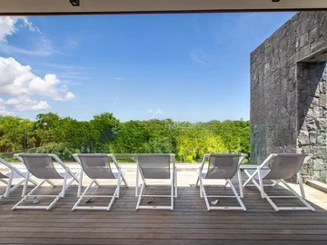 5 Bedroom Villa