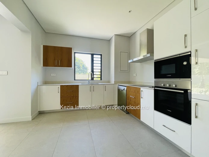Appartement Contemporain En Rez-De-Jardin