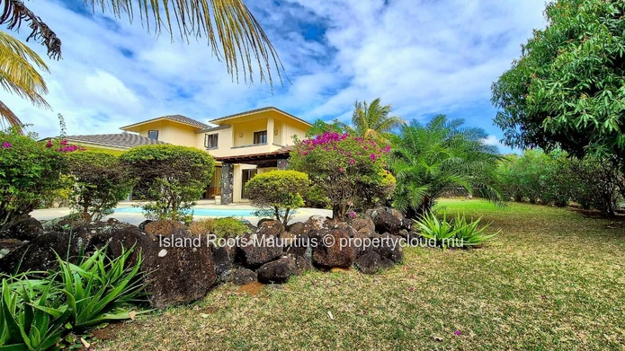 Beautiful 3-Bedroom Villa + Office (Convertible into a Bedroom) in Hillside, Belle Vue