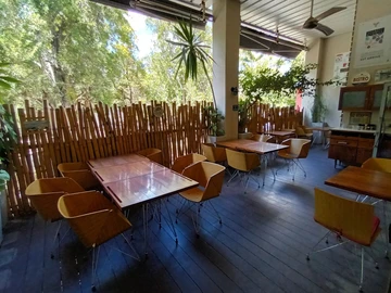 Rivière noire Restaurant with kitchen, with 50 covers. Terrace. parking