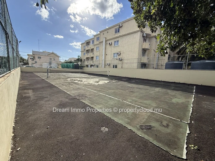 Spacieux triplex meublé de 3 chambres avec jardin privé à Flic en Flac – Ile Maurice