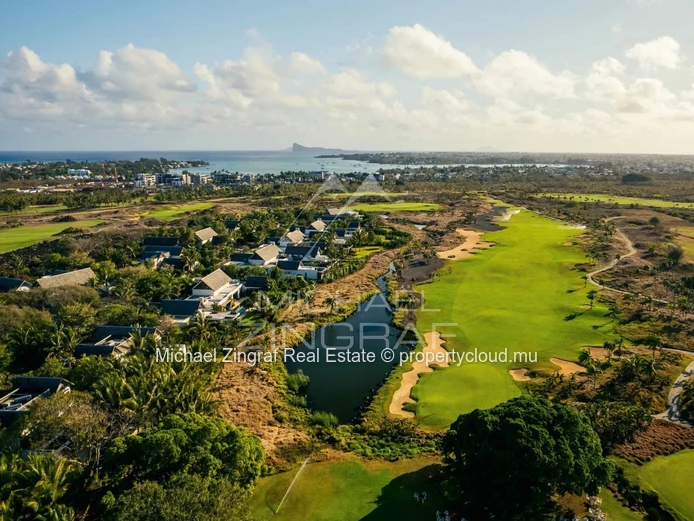 4 bedrooms Penthouse in the Heart of a Golf Estate