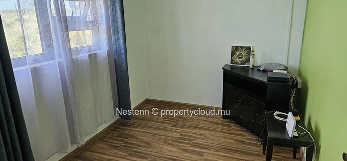 Well-located 4-bedroom house with garage & terraces