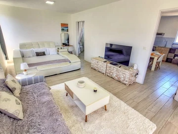 6 Bedroom House