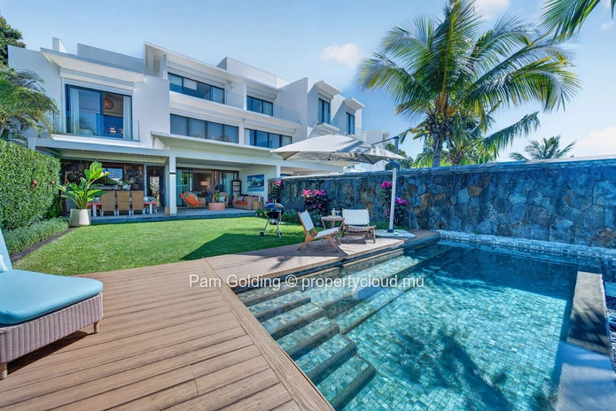 Maison de ville de 4 chambres avec piscine privée à vendre à Azuri Ocean & Golf Village, Île Maurice (Mandat exclusif)