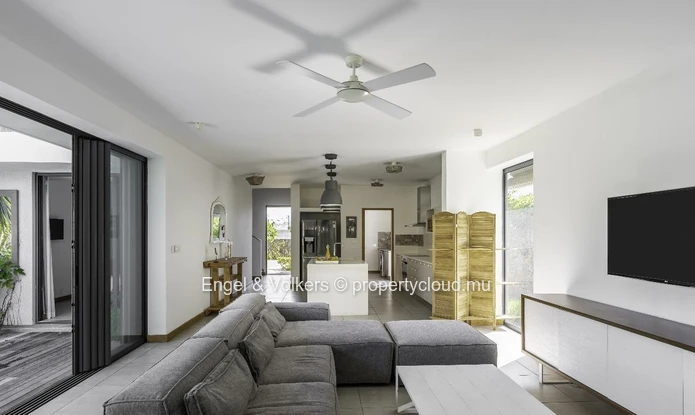 FOR SALE - Luxury 4-Bedroom En-Suite Villa in Black River