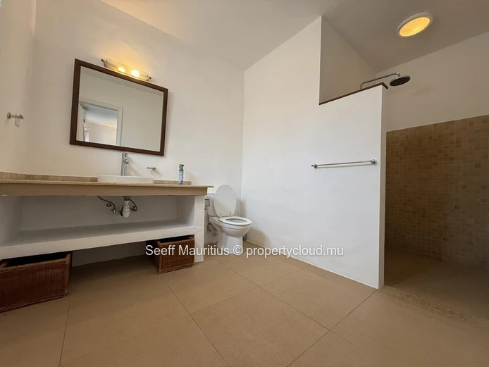 Exceptional 4-Bedroom Ensuite House on an Expansive Estate