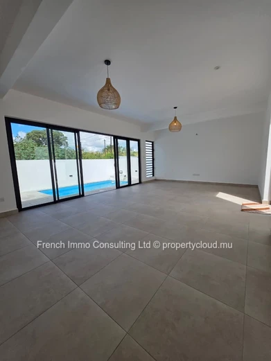 Superbe villa neuve de plain pied a grand baie (marché local) 