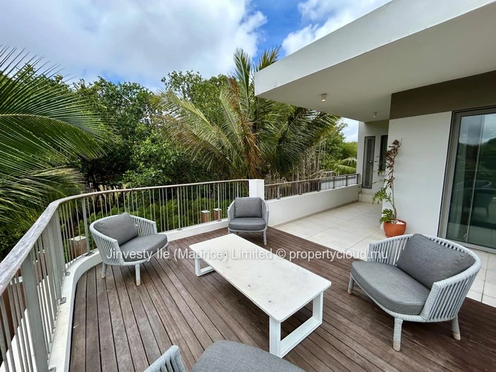 JINVESTY : Penthouse 2 chambres avec piscine Golf MONT CHOISY 790K€
