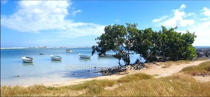 Propriété de Bord de Mer 36.37 Perches à Vendre – Baie du Tombeau 