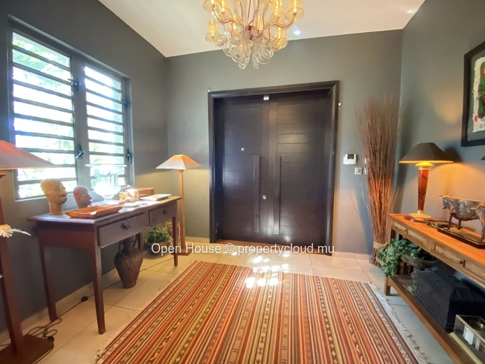 A VENDRE - Villa contemporaine de 300m2  - 4 chambres - salle de vie de 80m2 - cuisine extérieure - buanderie - pisci...