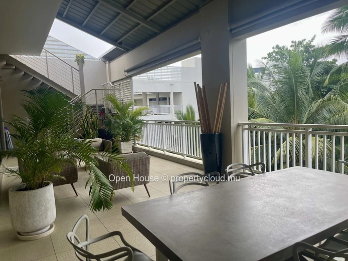 Luxury 3-Bedroom Penthouse with Private Pool in Pereybere