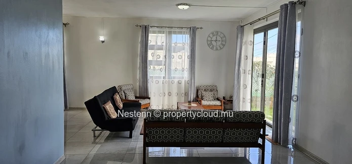 Well-located 4-bedroom house with garage & terraces