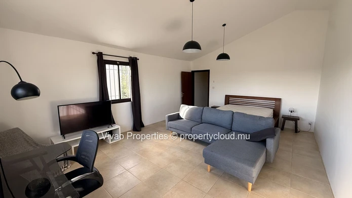 Maison principale spacieuse et élégante de 4 chambres meublée + maison d'amis de 2 chambres avec piscine privée à Per...