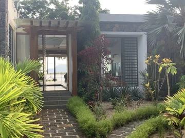 For Rent – Stunning Beachfront Villa with Panoramic View of Le Morne – Black River, Mauritius