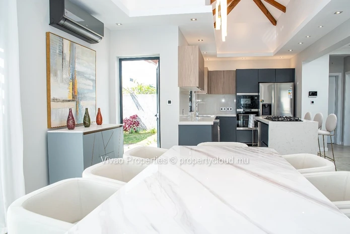Propriété hors du commun en location meublée disponible en Morcellement sécurisé à Cascavelle. 4 chambres en-suite ma...