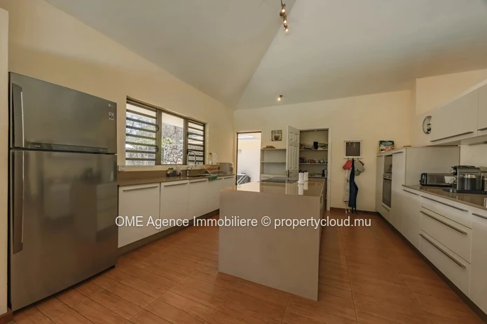 TAMARIN - Spacious villa with mountain views - 3 Bedrooms