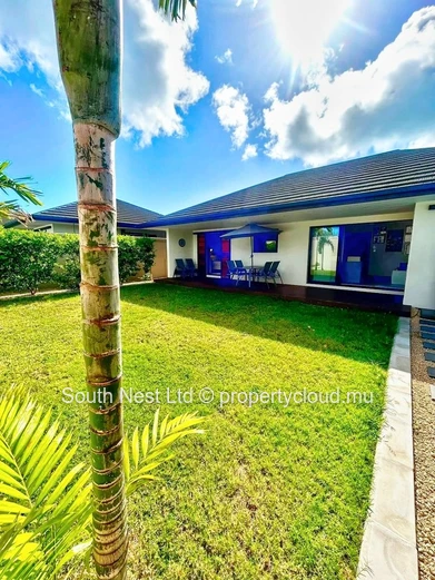 Located in the idyllic setting of Cap Malheureux, this sumptuous contemporary villa combines elegance, comfort, and t...
