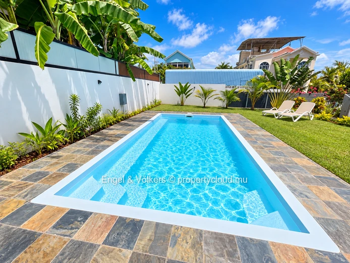 Detached 3-Bedroom Villa with Pool & Private Rooftop in Calodyne